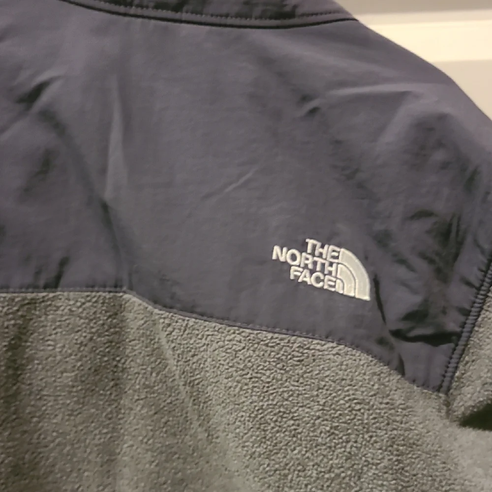 Kid's Two-Tone Jacket - Picture 7 of 7